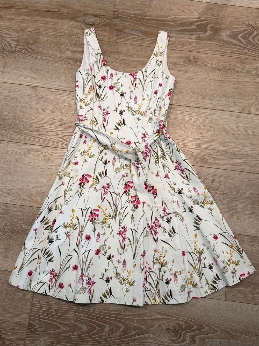 NWT Gal Meets Glam Dress 4
